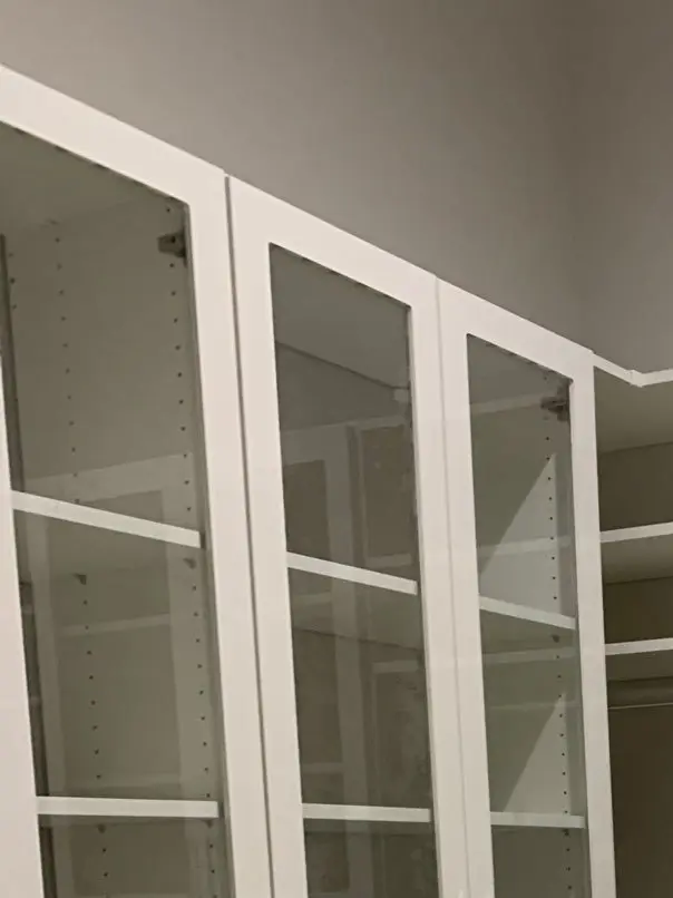 Glass-front upper cabinets